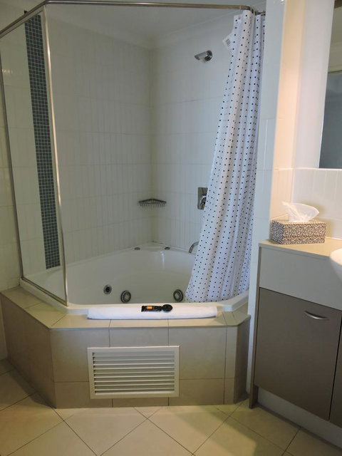 BASE Holidays - Ettalong Beach Premium Apartments - Food Delivery Shop 16