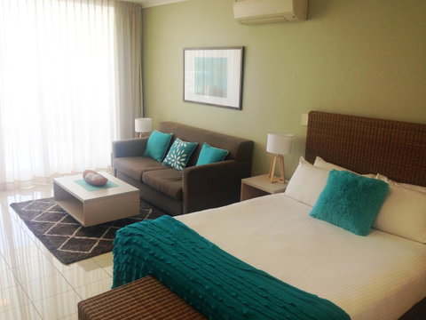 BASE Holidays - Ettalong Beach Premium Apartments - Food Delivery Shop 34