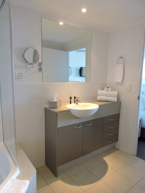 BASE Holidays - Ettalong Beach Premium Apartments - Food Delivery Shop 20