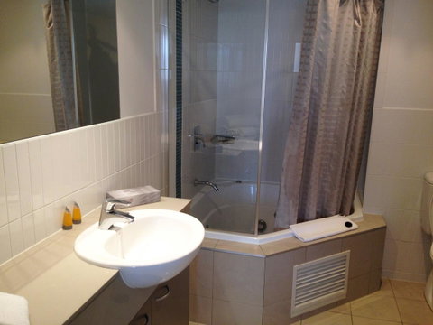BASE Holidays - Ettalong Beach Premium Apartments - Food Delivery Shop 39