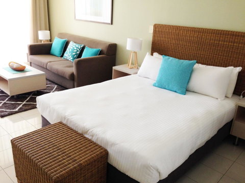 BASE Holidays - Ettalong Beach Premium Apartments - Food Delivery Shop 38