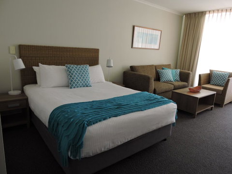 BASE Holidays - Ettalong Beach Premium Apartments - Food Delivery Shop 11