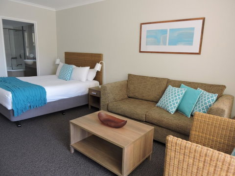 BASE Holidays - Ettalong Beach Premium Apartments - Food Delivery Shop 13