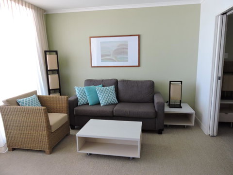 BASE Holidays - Ettalong Beach Premium Apartments - Food Delivery Shop 17
