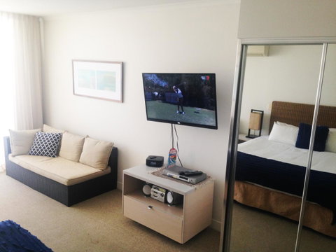 BASE Holidays - Ettalong Beach Premium Apartments - Food Delivery Shop 32