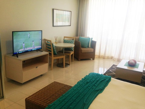 BASE Holidays - Ettalong Beach Premium Apartments - Food Delivery Shop 36