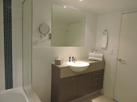BASE Holidays - Ettalong Beach Premium Apartments - Food Delivery Shop 6
