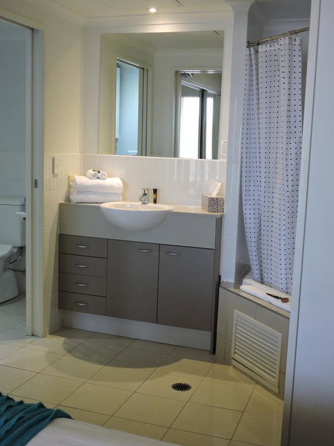 BASE Holidays - Ettalong Beach Premium Apartments - Food Delivery Shop 8