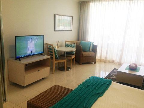 BASE Holidays - Ettalong Beach Premium Apartments - Food Delivery Shop 33