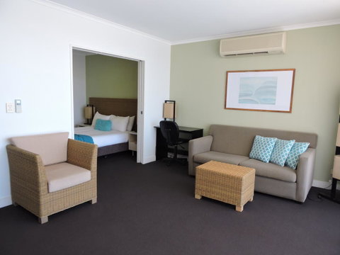BASE Holidays - Ettalong Beach Premium Apartments - Food Delivery Shop 9