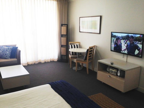 BASE Holidays - Ettalong Beach Premium Apartments - Food Delivery Shop 40