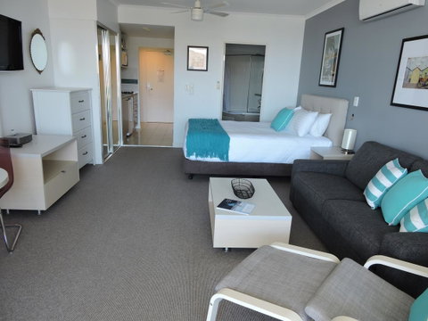BASE Holidays - Ettalong Beach Premium Apartments - Food Delivery Shop 18