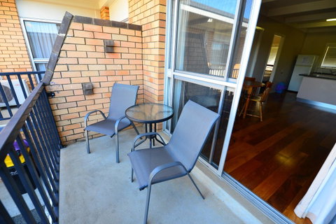 City Centre Apartments - Food Delivery Shop 2