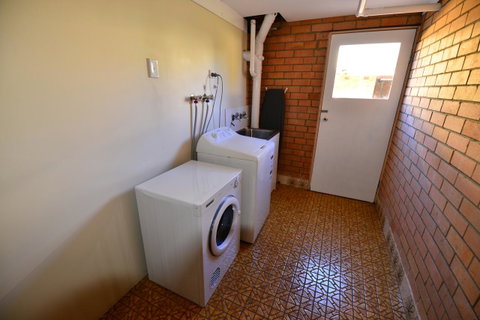 City Centre Apartments - Food Delivery Shop 3