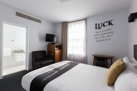 The Lucky Hotel - Food Delivery Shop 24