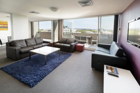 Honeysuckle Executive Apartments - Food Delivery Shop 40