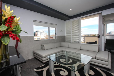 Honeysuckle Executive Apartments - Food Delivery Shop 18