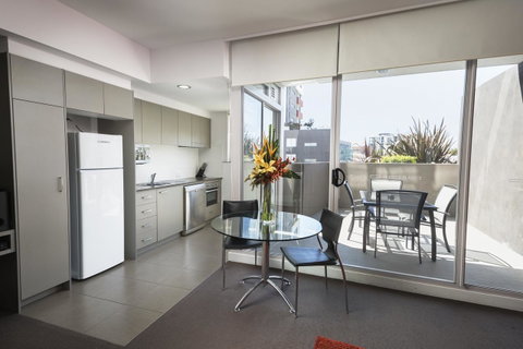 Honeysuckle Executive Apartments - Food Delivery Shop 6