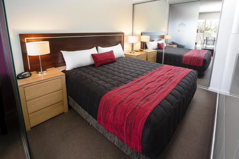 Honeysuckle Executive Apartments - Food Delivery Shop 27
