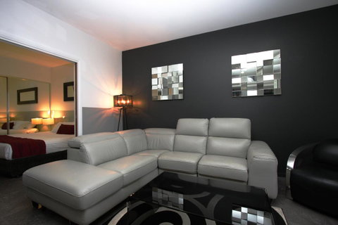Honeysuckle Executive Apartments - Food Delivery Shop 9