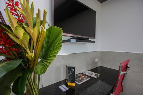 Honeysuckle Executive Apartments - Food Delivery Shop 20