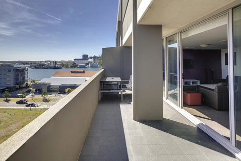 Honeysuckle Executive Apartments - Food Delivery Shop 41