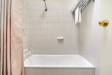 Prince Of Wales Hotel - Food Delivery Shop 4