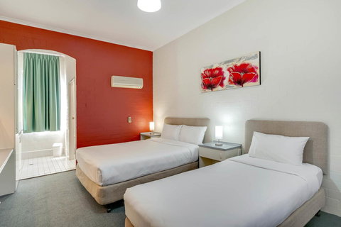 Prince Of Wales Hotel - Food Delivery Shop 41