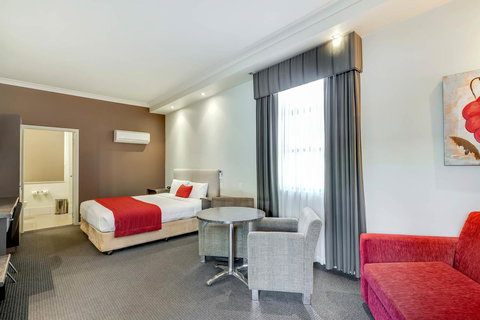 Prince Of Wales Hotel - Food Delivery Shop 35