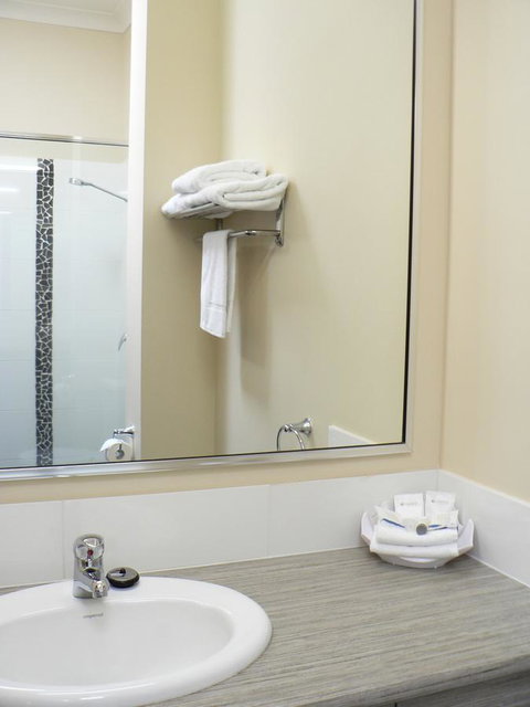 Prince Of Wales Hotel - Food Delivery Shop 43