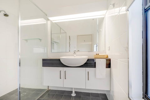 Prince Of Wales Hotel - Food Delivery Shop 15