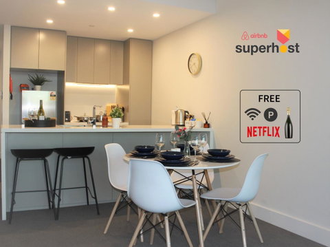 Stunning Views Sydney Olympic Park - Food Delivery Shop 0