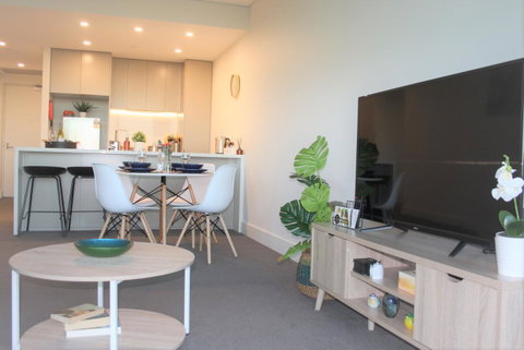 Stunning Views Sydney Olympic Park - Food Delivery Shop 4