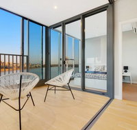 Brand New 3 Bedrooms Apt with Waterfront View - Food Delivery Shop