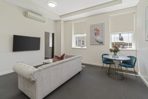 Terminus Apartment Hotel, Ascend Hotel Collection - Food Delivery Shop 4