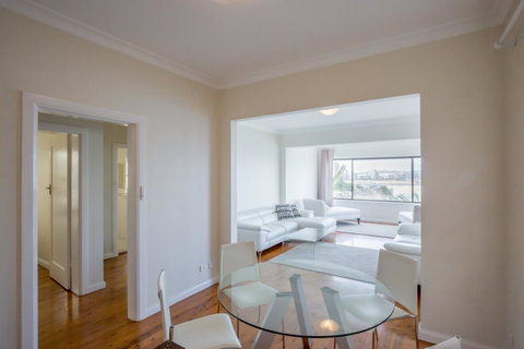 Ultimate Bondi Escape #2 - A Bondi Beach Holiday Home - Food Delivery Shop 6