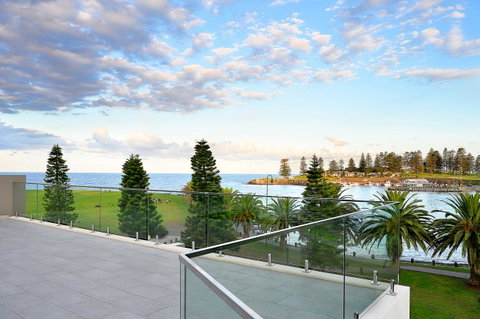 Belle Vue- Penthouse At Black Beach - Food Delivery Shop 15