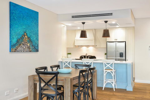 Belle Vue- Penthouse At Black Beach - Food Delivery Shop 7