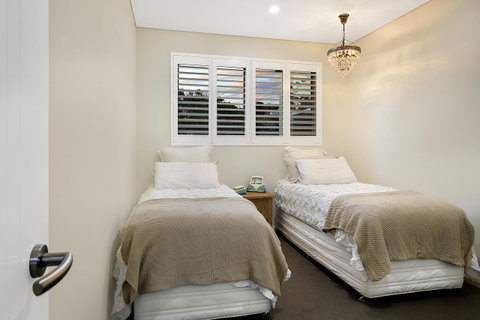 Belle Vue- Penthouse At Black Beach - Food Delivery Shop 13