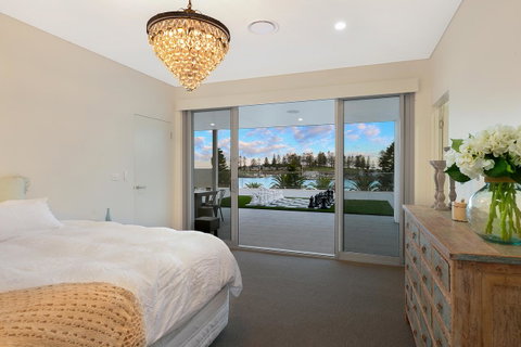 Belle Vue- Penthouse At Black Beach - Food Delivery Shop 11