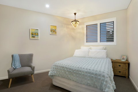 Belle Vue- Penthouse At Black Beach - Food Delivery Shop 12