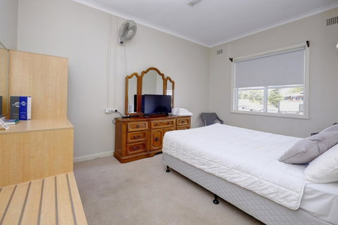 Lakes And Ocean Hotel Forster - Food Delivery Shop 3