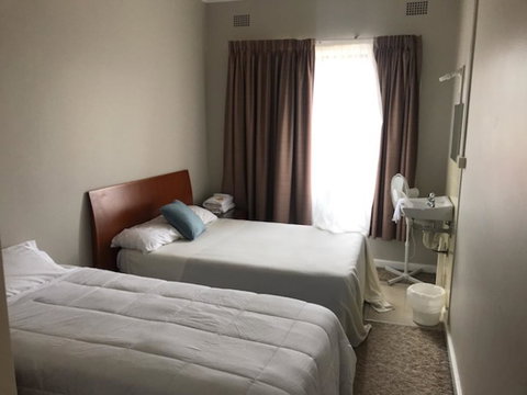 Lakes And Ocean Hotel Forster - Food Delivery Shop 23