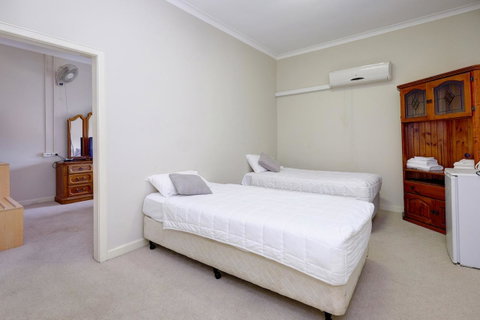Lakes And Ocean Hotel Forster - Food Delivery Shop 4