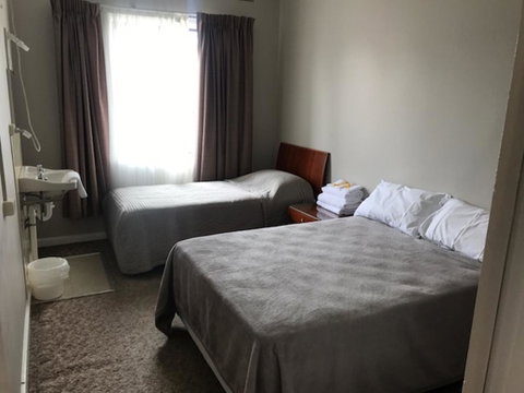 Lakes And Ocean Hotel Forster - Food Delivery Shop 22