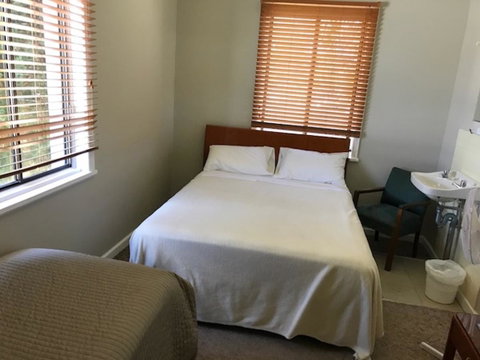 Lakes And Ocean Hotel Forster - Food Delivery Shop 21