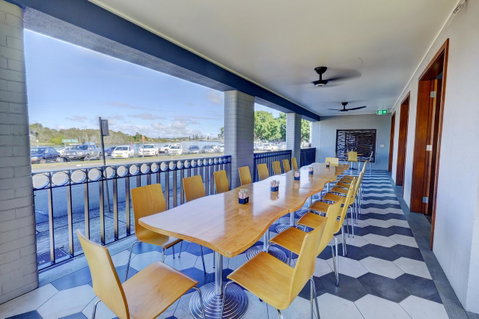 Lakes And Ocean Hotel Forster - Food Delivery Shop 7