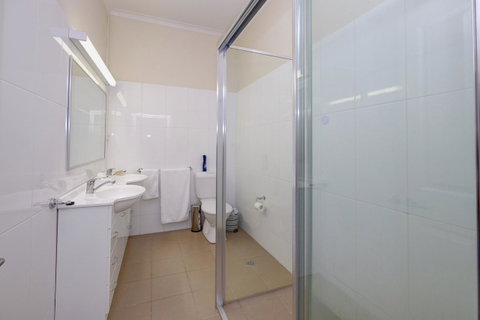 Lakes And Ocean Hotel Forster - Food Delivery Shop 2
