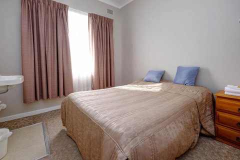 Lakes And Ocean Hotel Forster - Food Delivery Shop 10