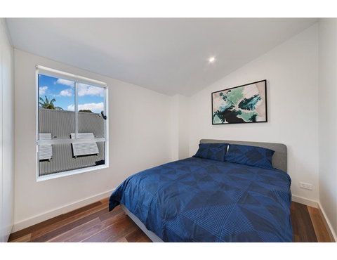 Walk To The City From This Renovated Heritage Gem - Food Delivery Shop 5